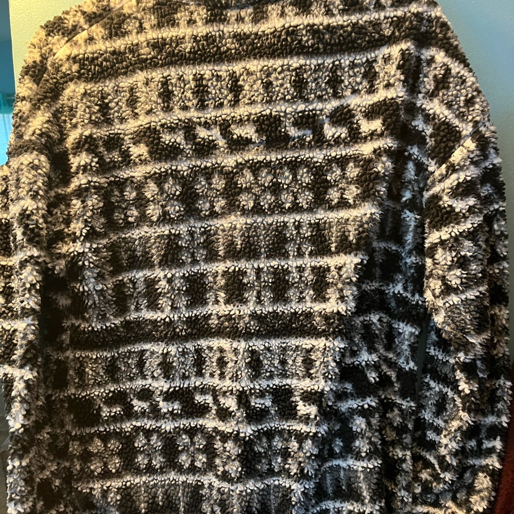 Cozy Black and Gray Zip-Up Sweater - Picture 10 of 10